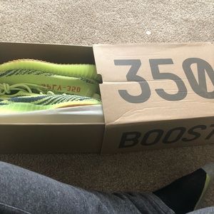 Yeezy boost 350 v2 semi frozen yellow